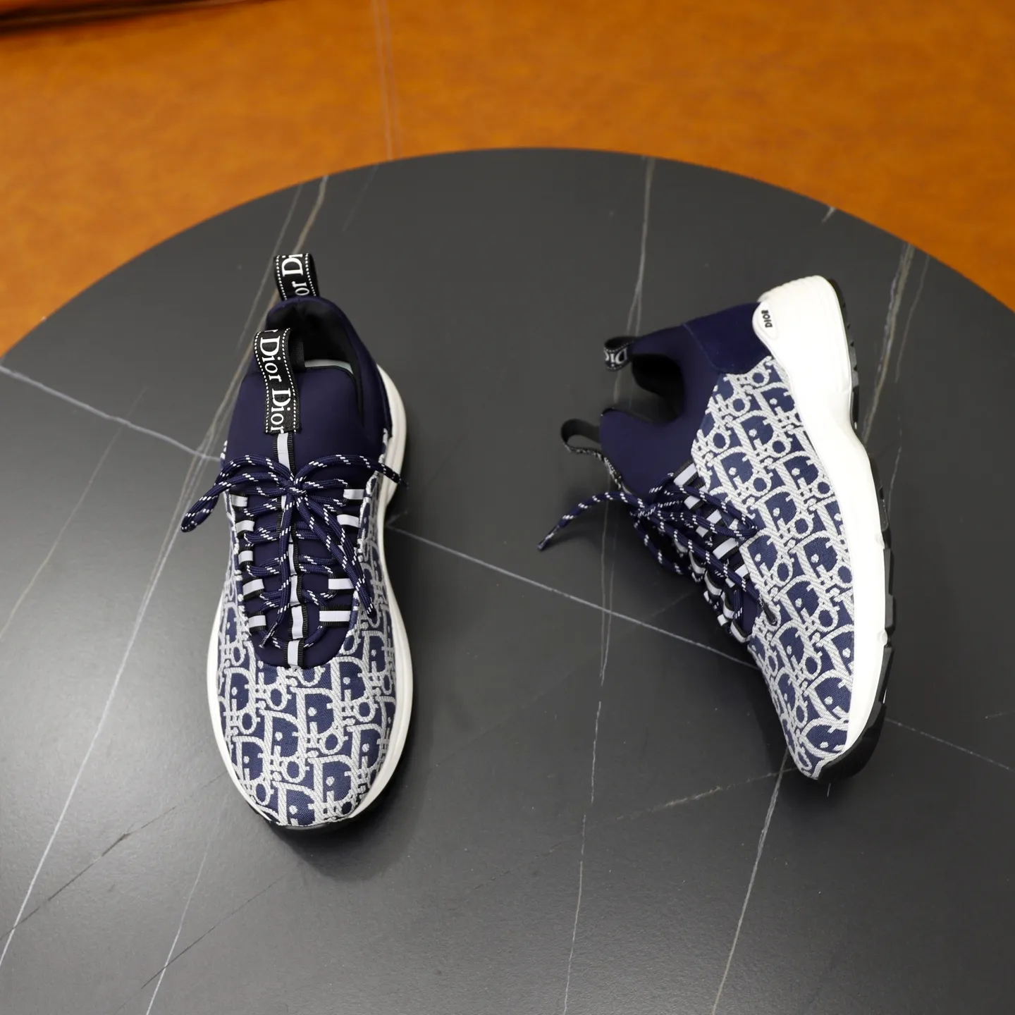 Ex-factory price: 440💰🙅‍♂️🙅‍♂️🙅‍♂️ Brand: Dior DIOR Standard code: 38-44 (45 customized) Grade: Same as the official website Material: Original material splicing Comfortable and breathable lining Lightweight and wear-resistant sports outsole Style category: Men's fashionable casual shoes Running sneakers Distinguished luxury brand elements Top luxury Color: actual picture color